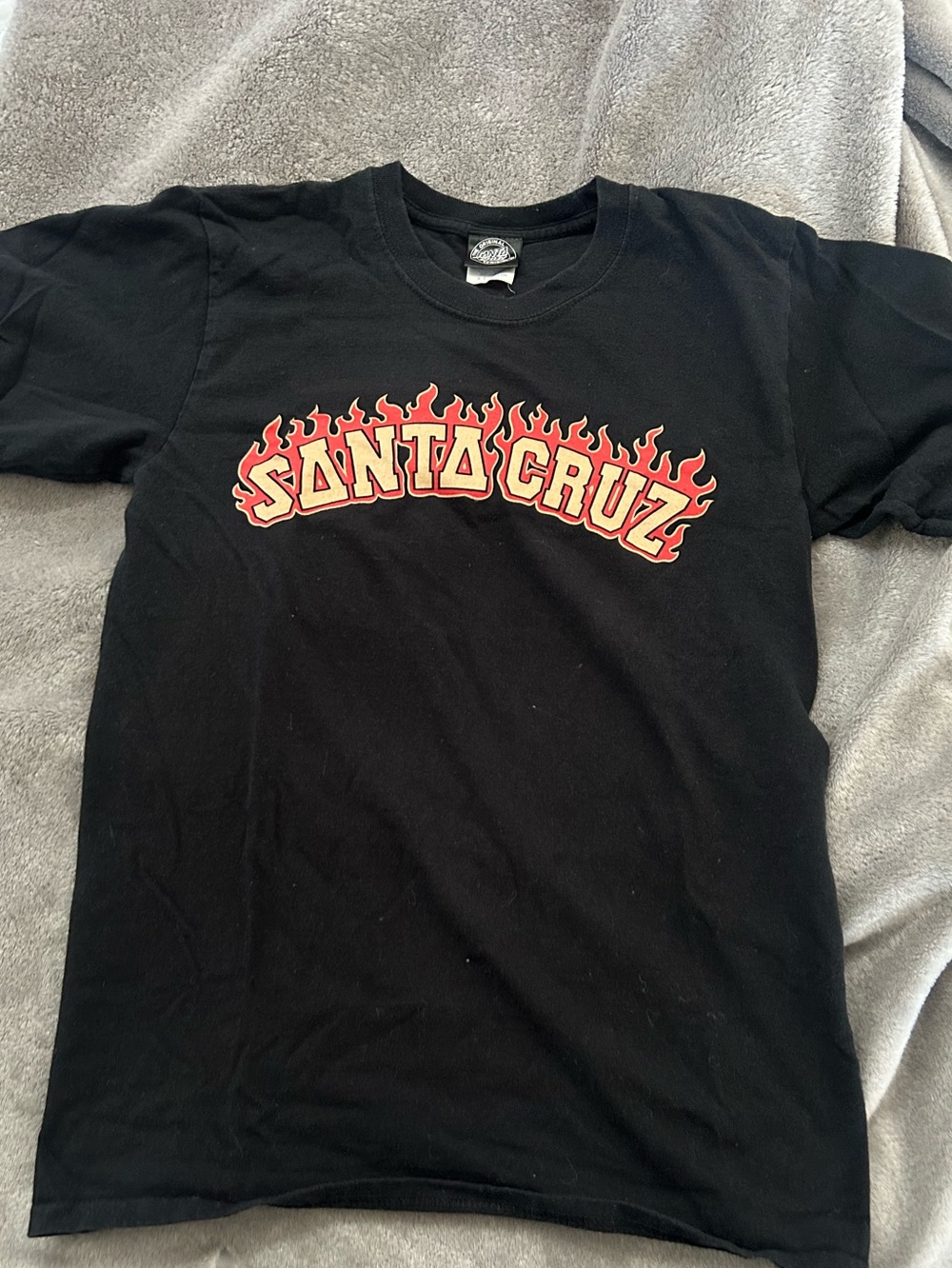 Men’s small Santa Cruz tee
